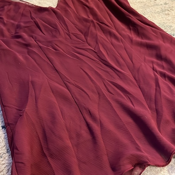 b.i.y.a.y.c.d.a. Stylish Burgundy V-Neck Sleeveless Blouse - Picture 11 of 12